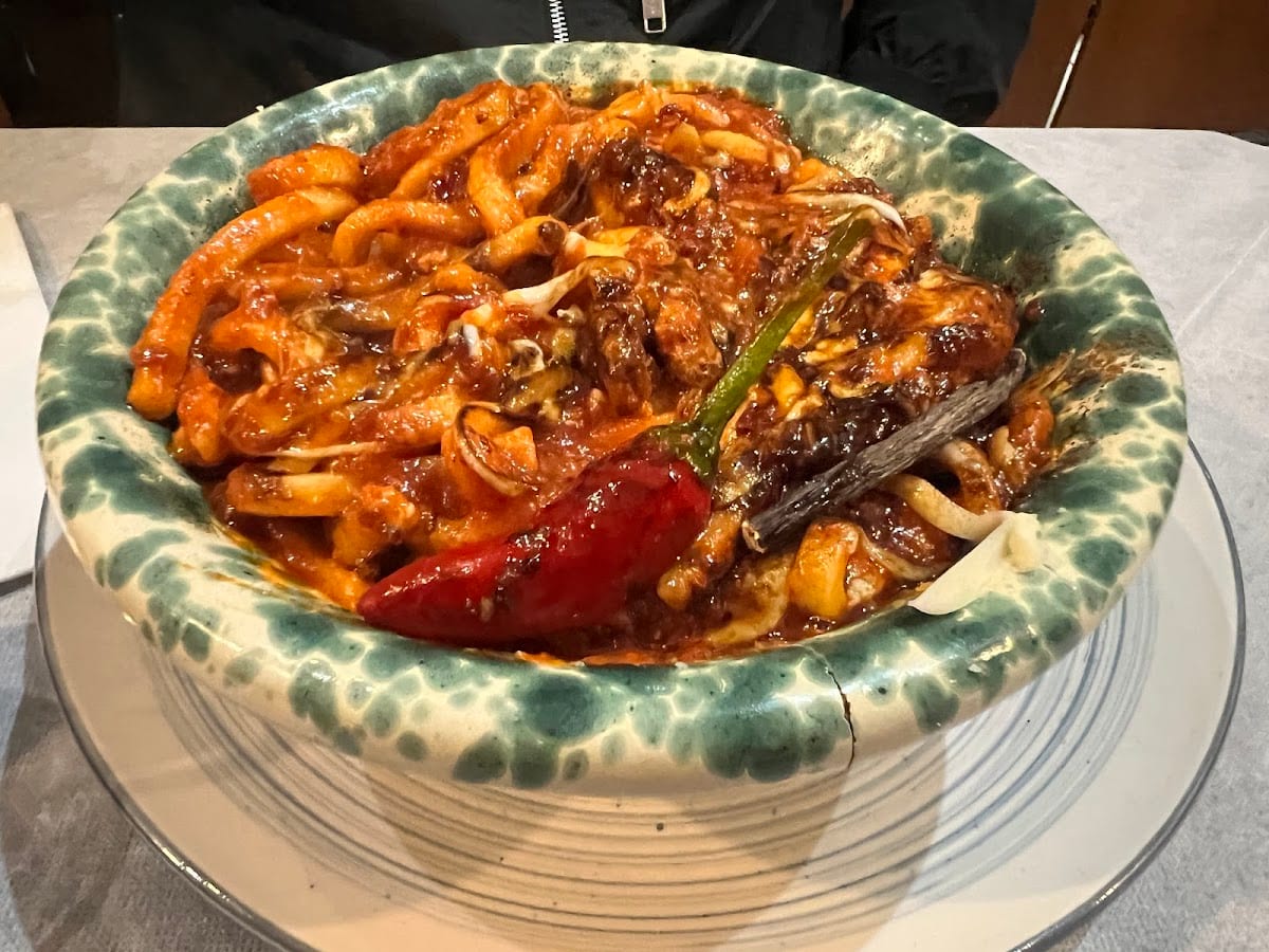Pasta al sugo con peperoncino